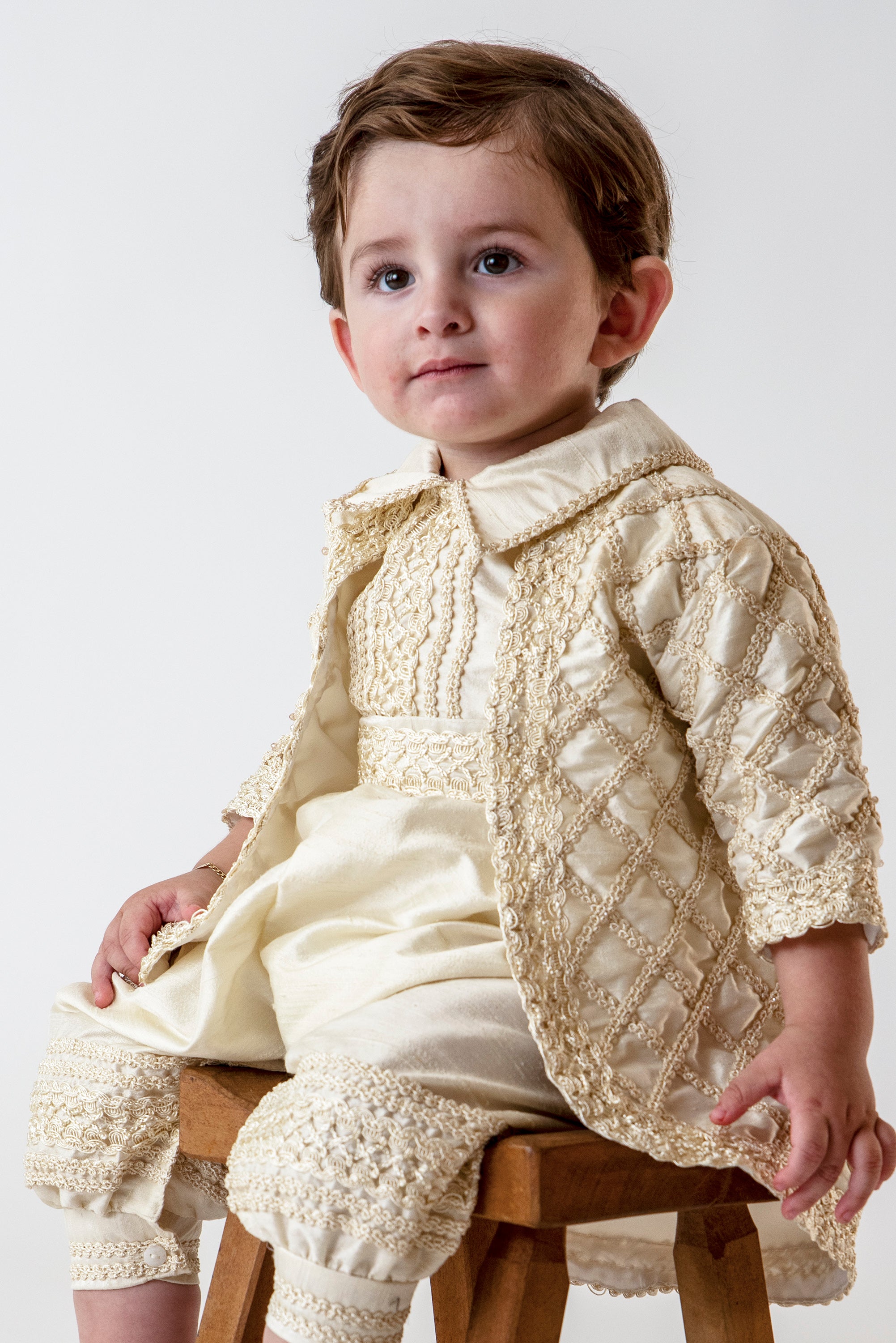 Ropon Estilo Príncipe Desmontable Blanco y Beige