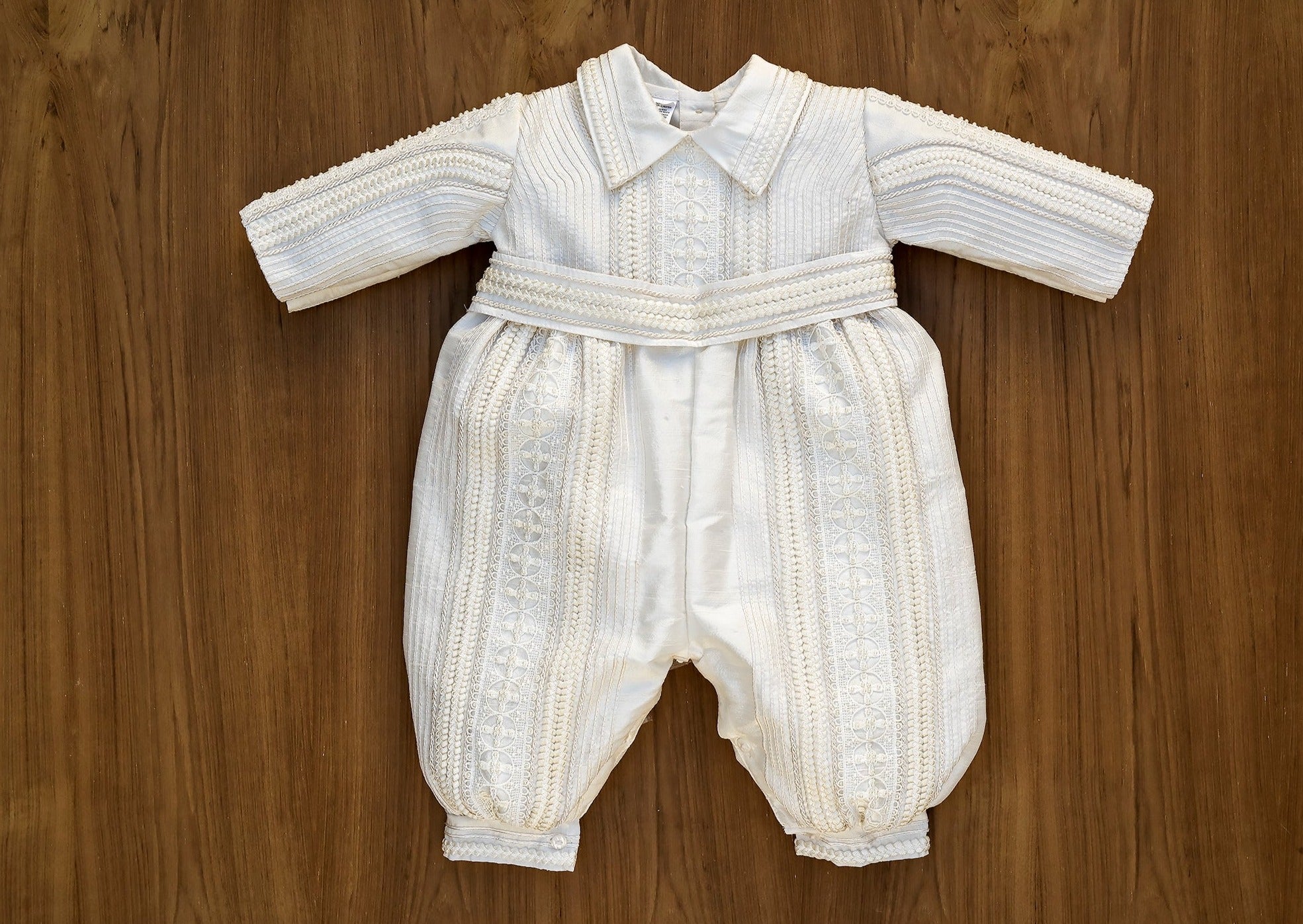 Ropon B017 Desmontable, el faldon se puede quitar y poner quedando debajo el pantaloncito