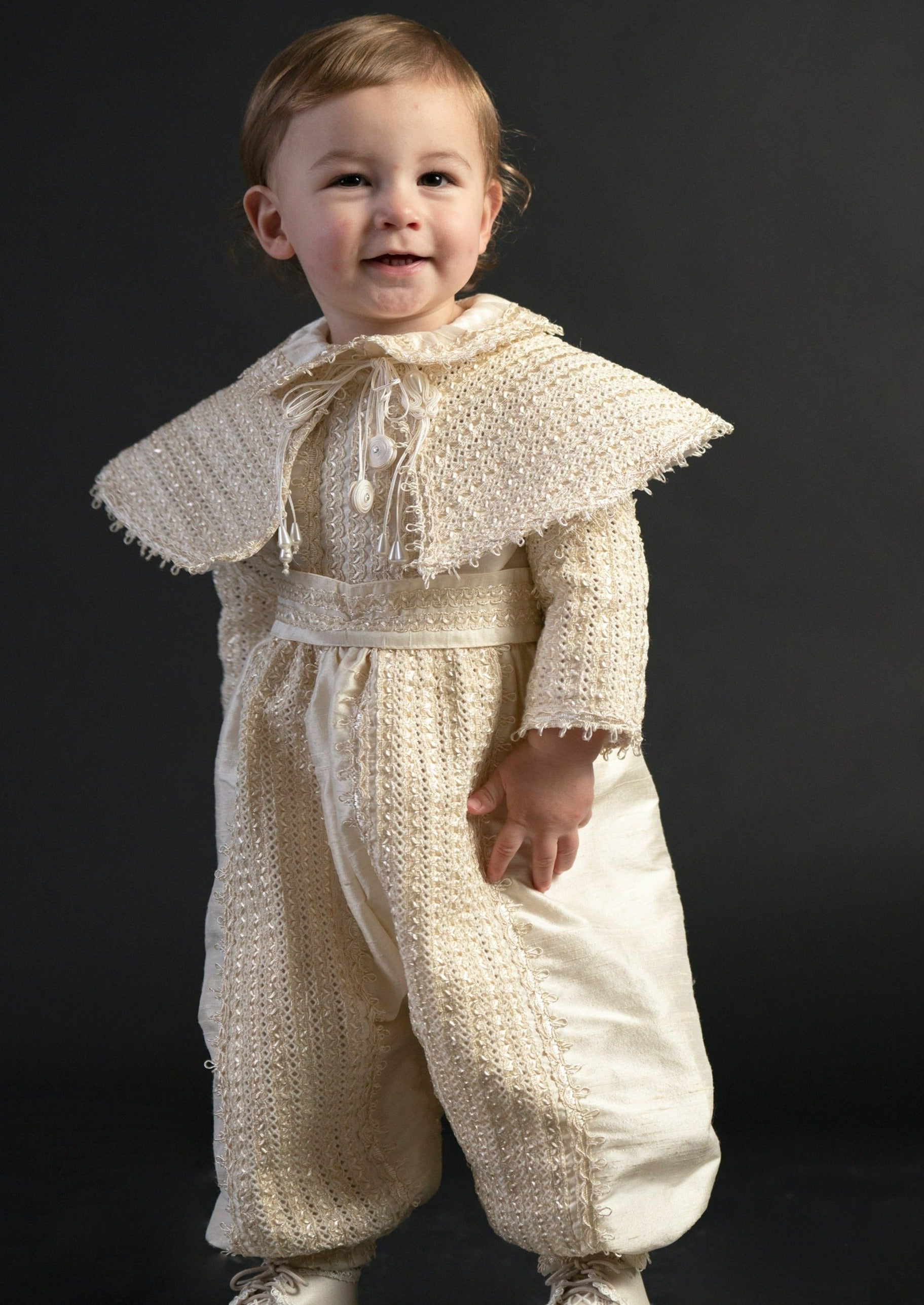 Traje para bautizo de niño hecho a mano modeo B024 Burbvus