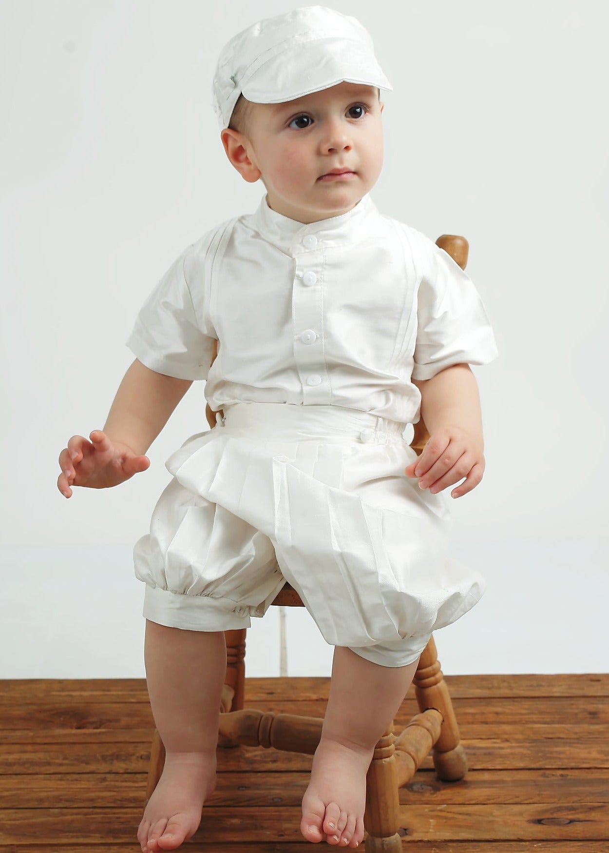 ropon traje para niño bautizo hecho en seda color blanca modelo B020 burbvus