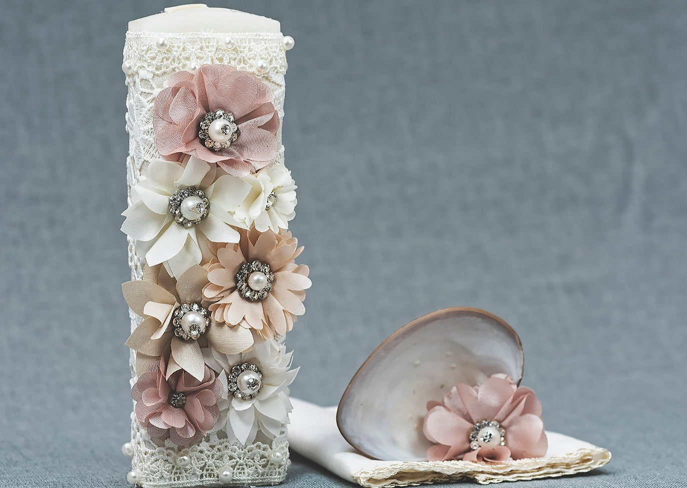 Vela hecha 100% a mano con encajes bordados a mano para bautizo