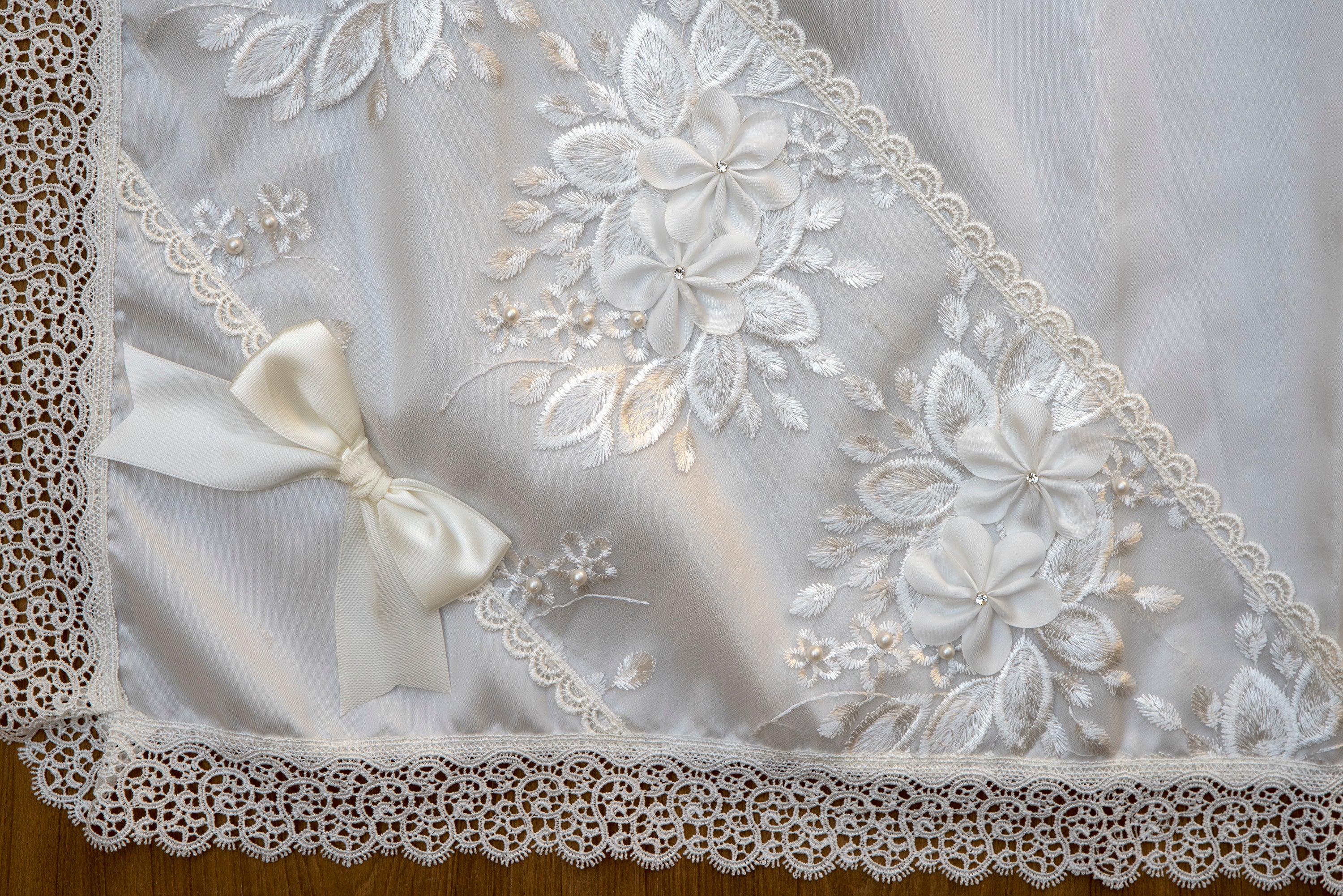 Sabanita para bebes ropones burbvus bordada a mano con moño