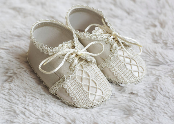 Zapatitos Para niño especiales bautismo color blanco y marfil