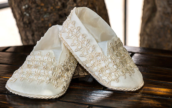 Zapatitos para bautizo bordados a mano Burbvus