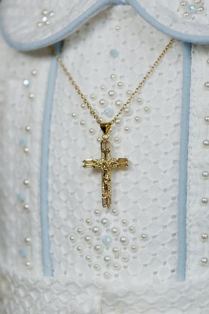 Pin Cruz en Chapa de Oro Con Cadena