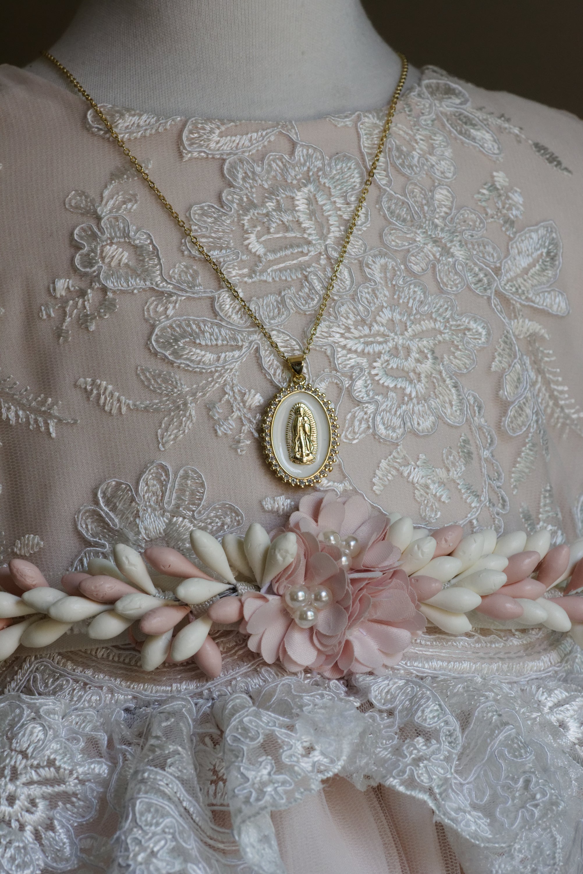 Medalla con cadena Baño de Oro Virgen Maria Bautizo