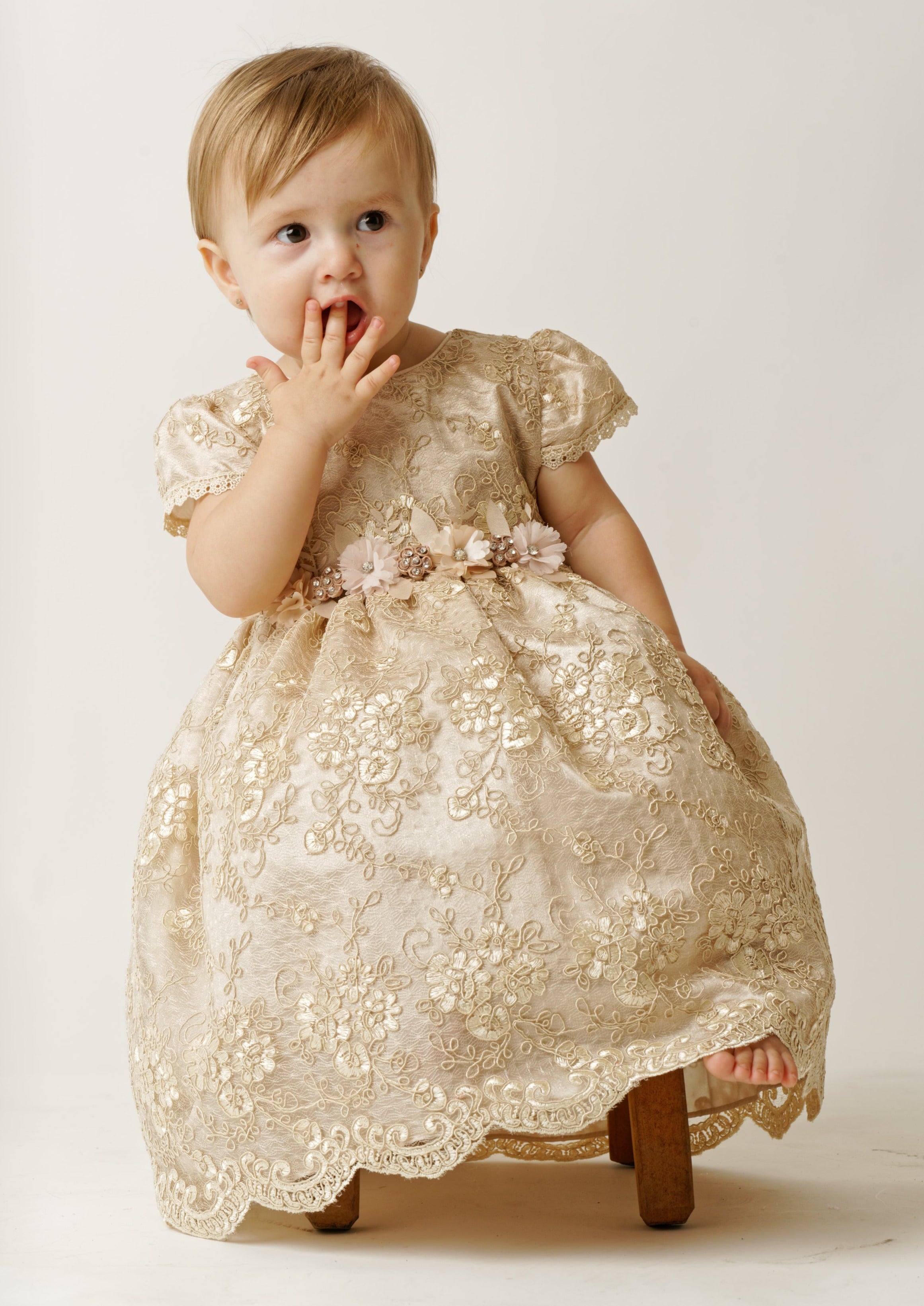 Vestidito para bautismo de niña modelo G032 color Beige