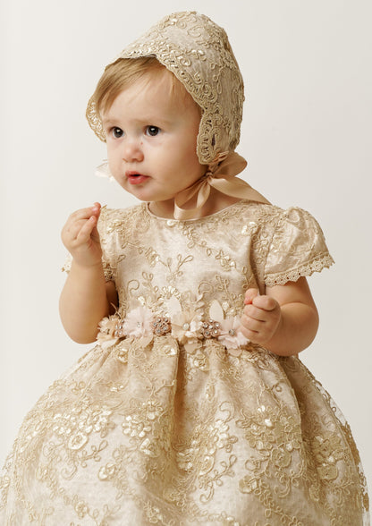 Vestido de bautismo burbvus color beige bordado a mano Burbvus G032