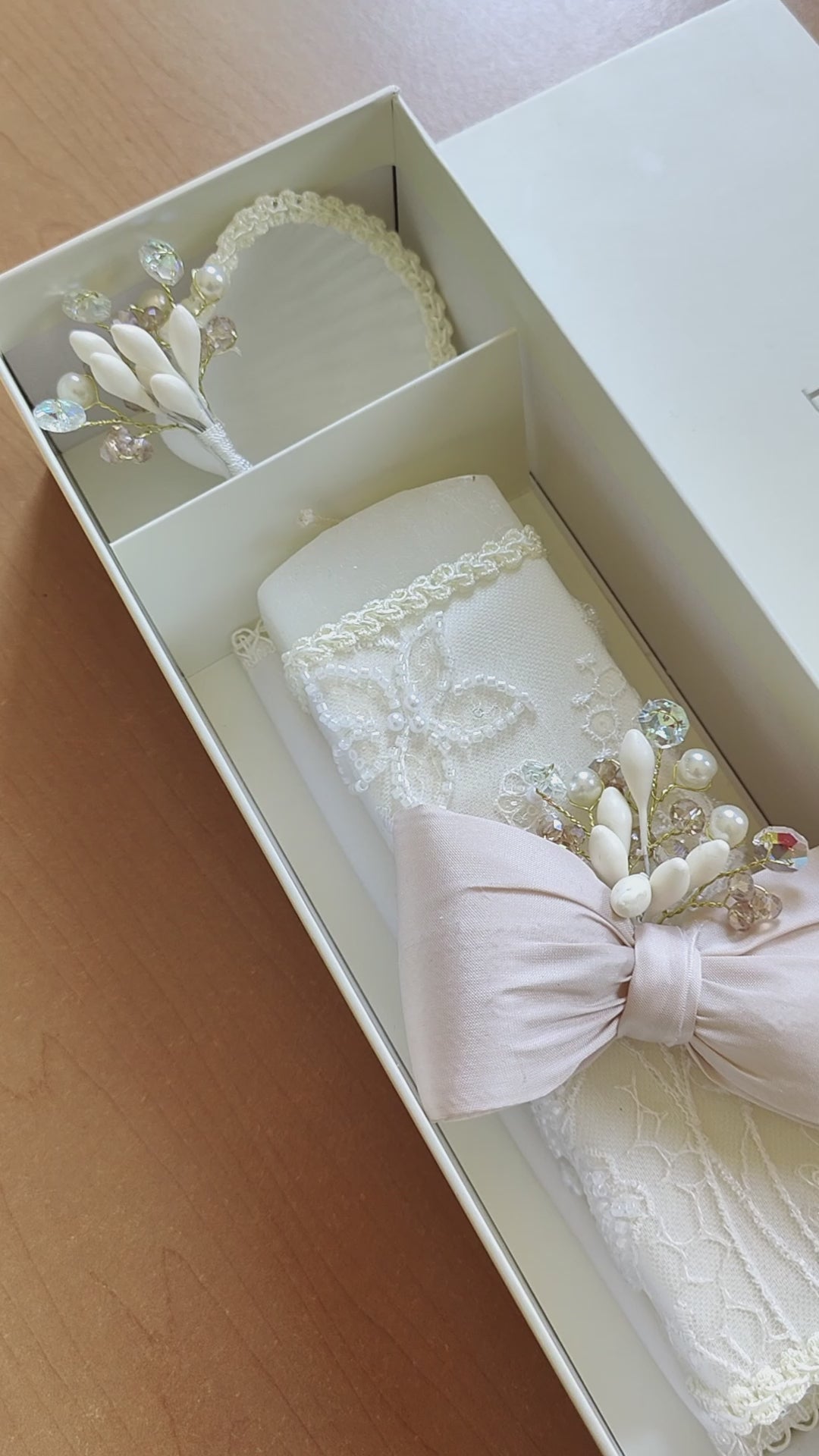 video set de vela bautismo decorada a mano elegante, color marfil con moño rosa Burbvus kit 44