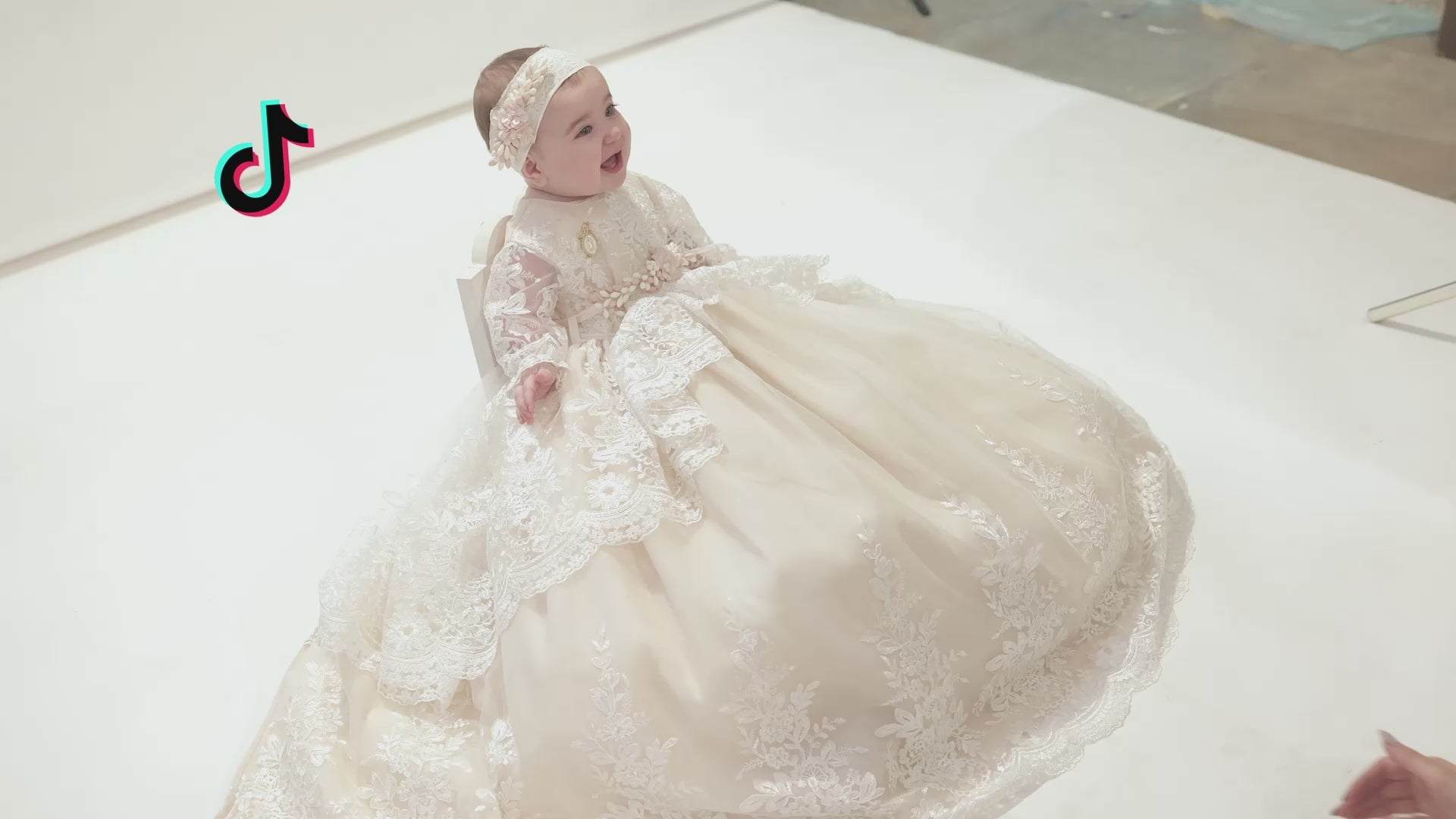 Cargar video: siguenos en nuestras redes sociales