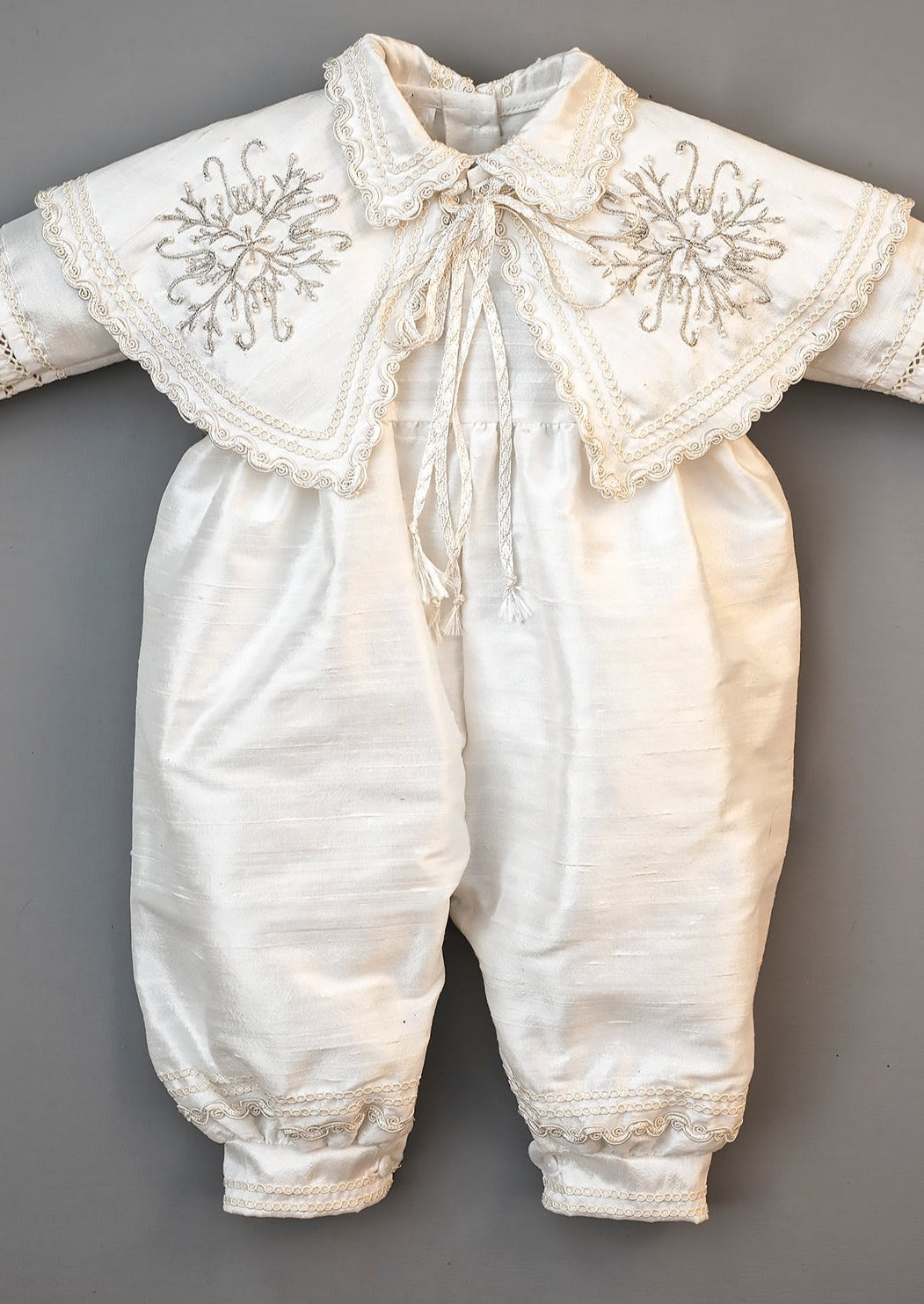 Trajecito para bautismo con capa B007 