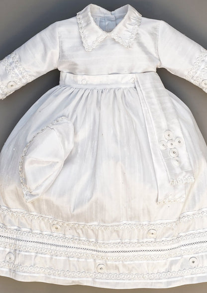 Traje para bautizo B011 color blanco con capa desmontable