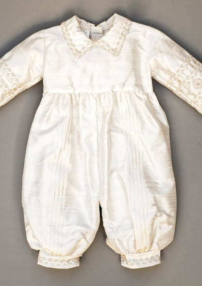 Detalles del traje de bautizo B011 sin faldon ni capa