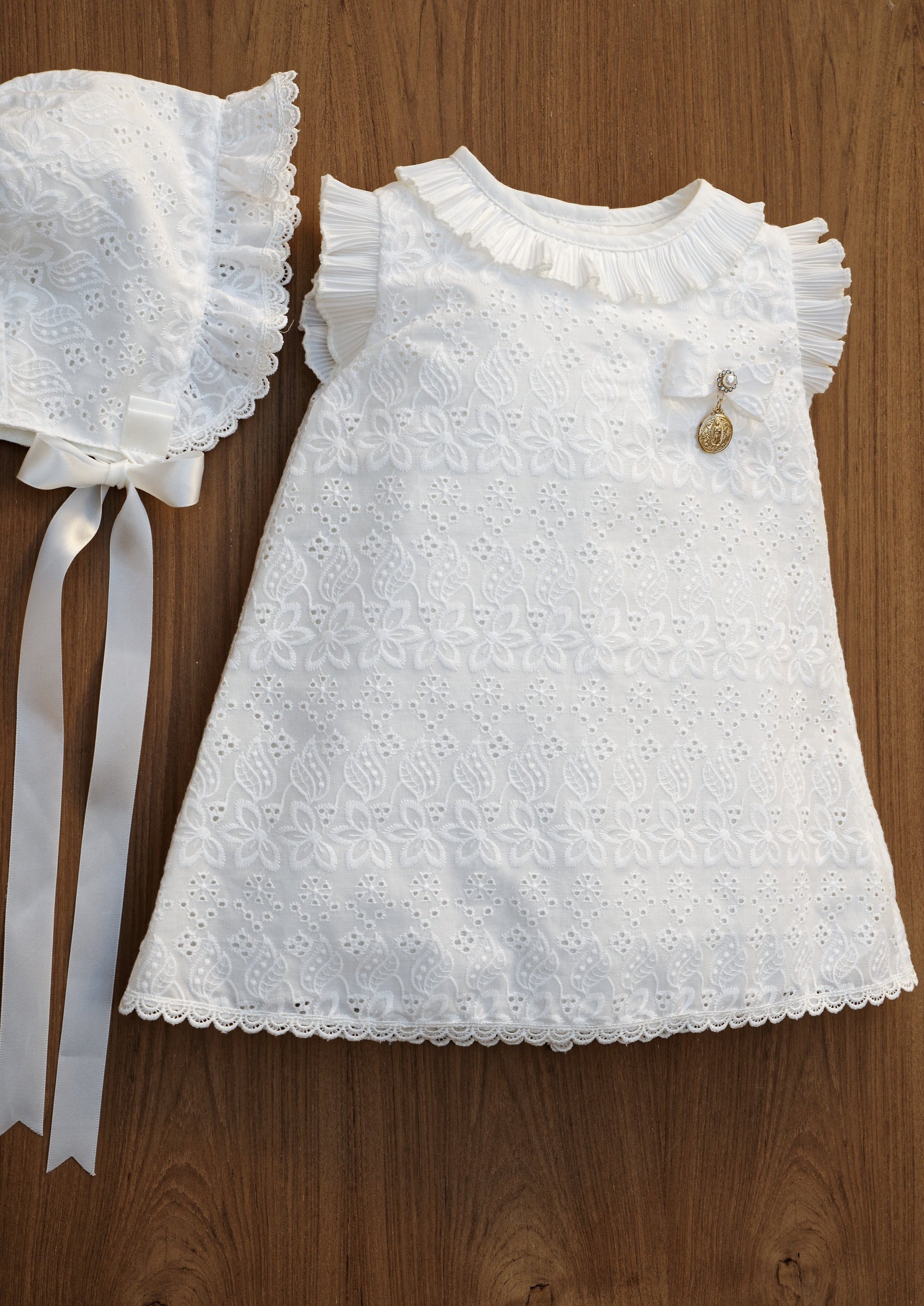 ropon para niña corto modelo G038 con medalla Burbvus