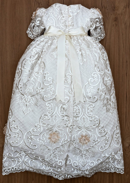 Hermoso ropon Burbvus G025  para niña hecho a mano, con un bello Tul Bordado